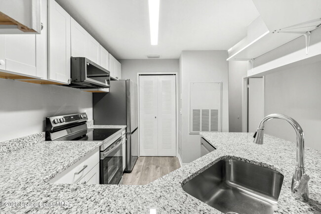 Building Photo - 7667 N Wickham Rd