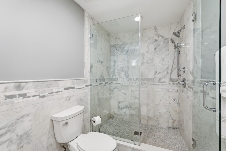 Building Photo - 116 5th Pl