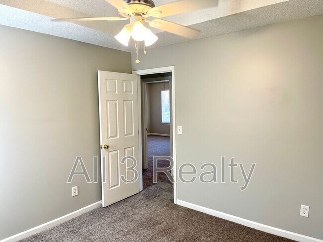 Building Photo - 2024 Smithfield Ave