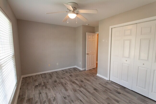 Building Photo - 318 Vanderbilt Dr