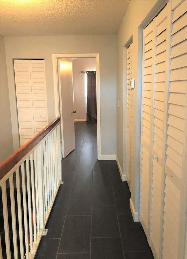 Building Photo - Flaming Villas 2/2.5 Townhouse in Pembroke...