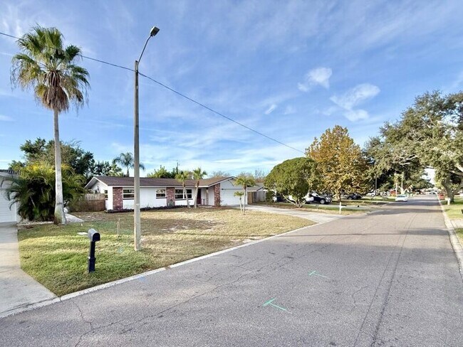 Building Photo - 13788 Montego Dr