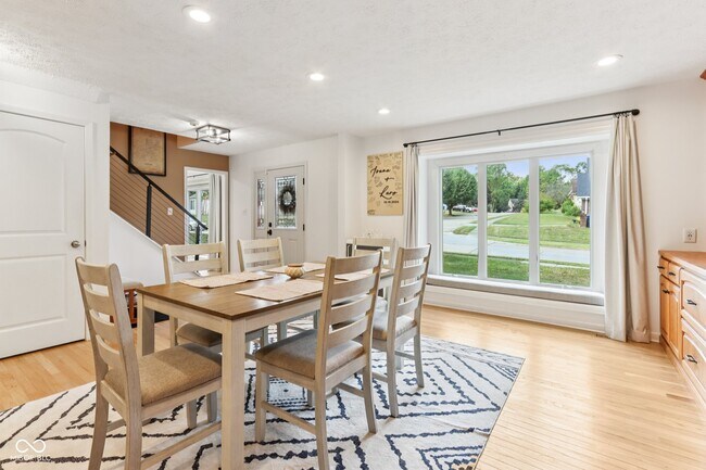 Building Photo - 521 Thornberry Dr