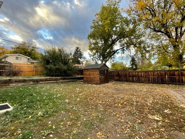 Building Photo - 387 S Queen Cir