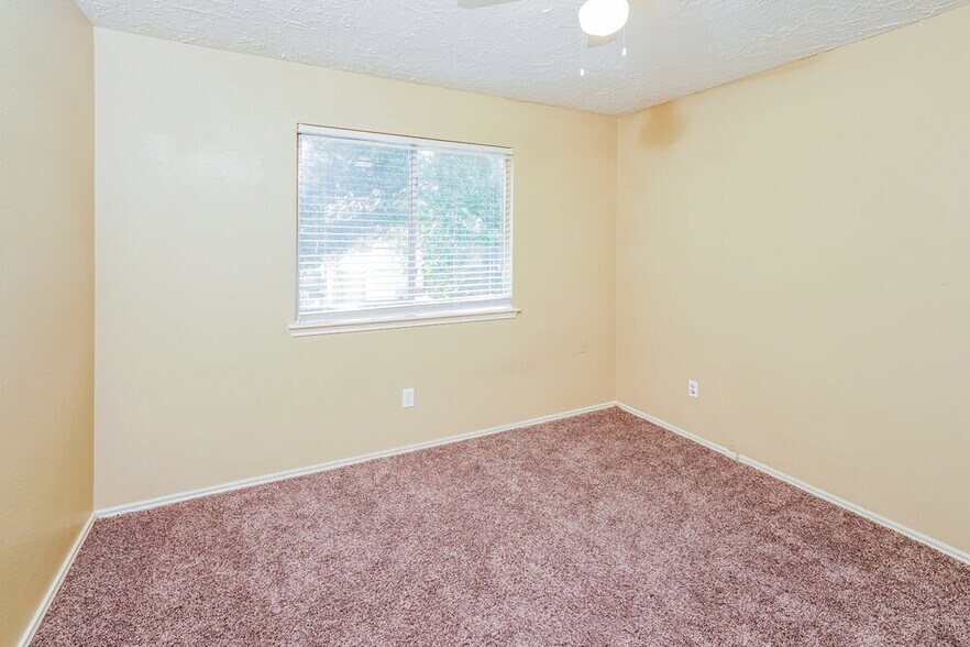 Building Photo - 18082 Garden Manor Dr
