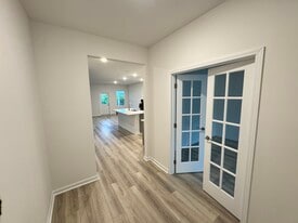 Building Photo - 484 Jet Stream Dr