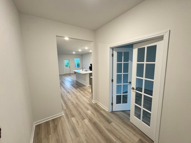 Building Photo - 484 Jet Stream Dr