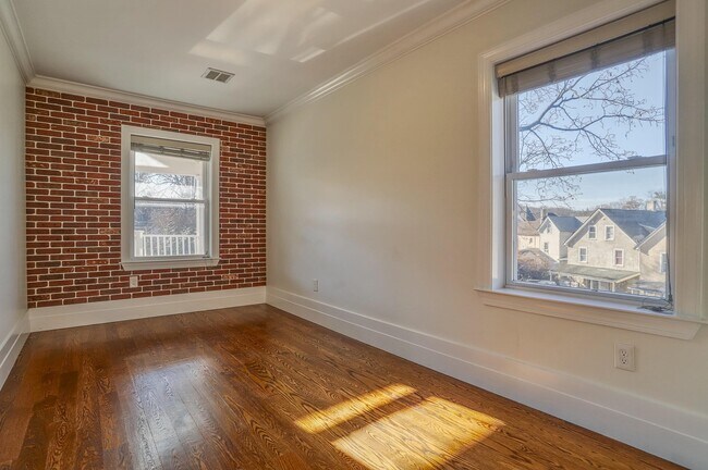 Building Photo - 40 Grant St