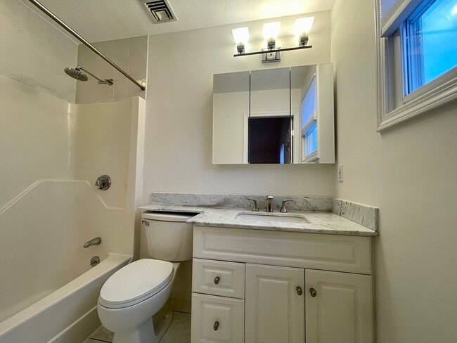 Building Photo - 196 Linwood Ave