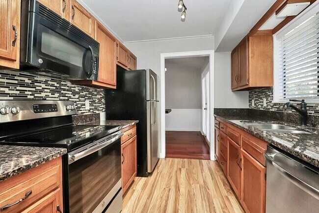 Building Photo - 3BD/2BA Ranch Home in Concord!