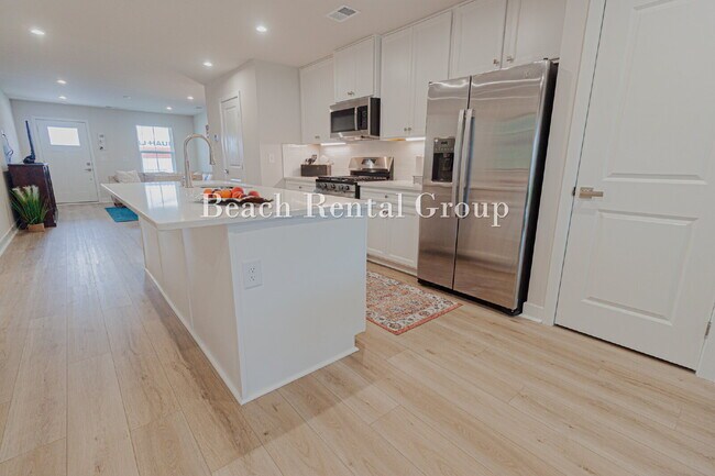Building Photo - Furnished Townhouse in Gated Community