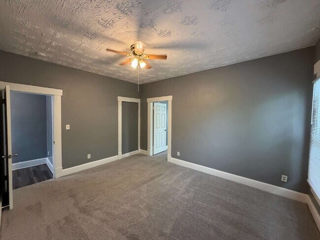 Building Photo - 2564 Deming Ave