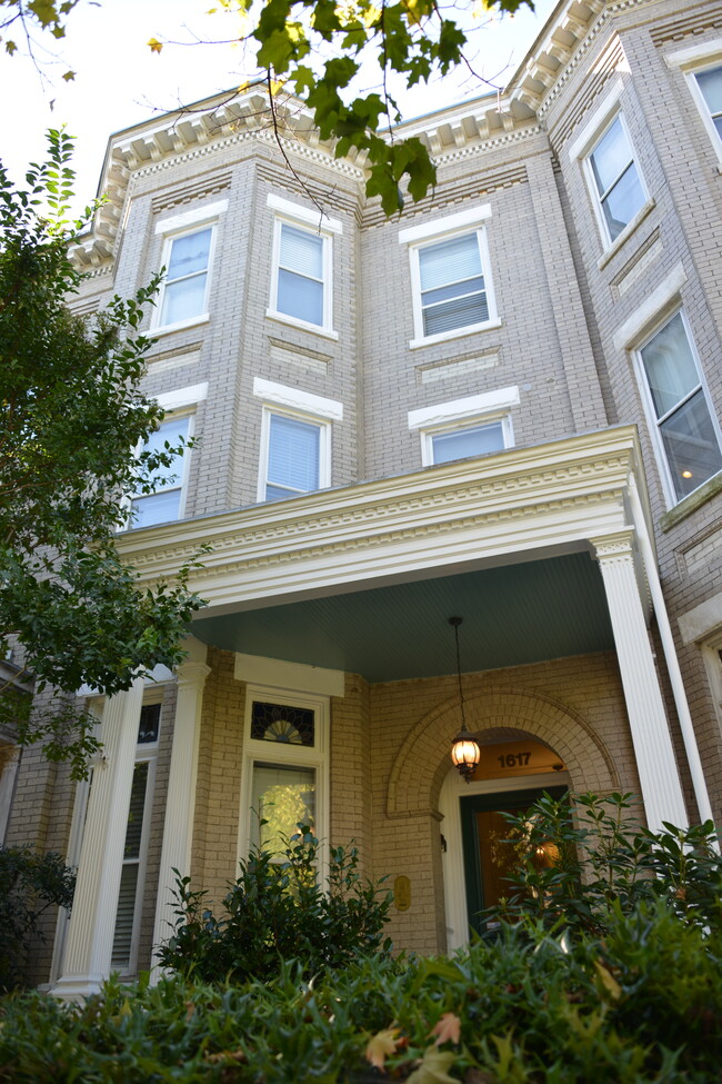 Historic and Renovated - 1617 W Grace St