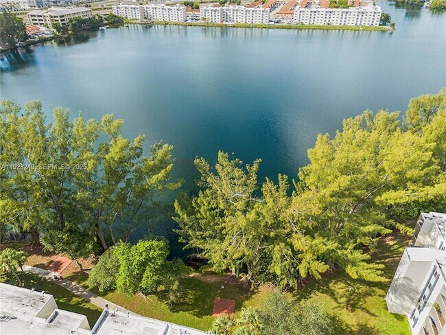 Building Photo - 10000 NW 80th Ct