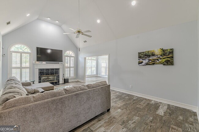 Building Photo - 203 Prestwick Way N