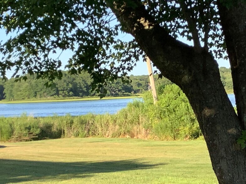 Building Photo - 15 Maple Street