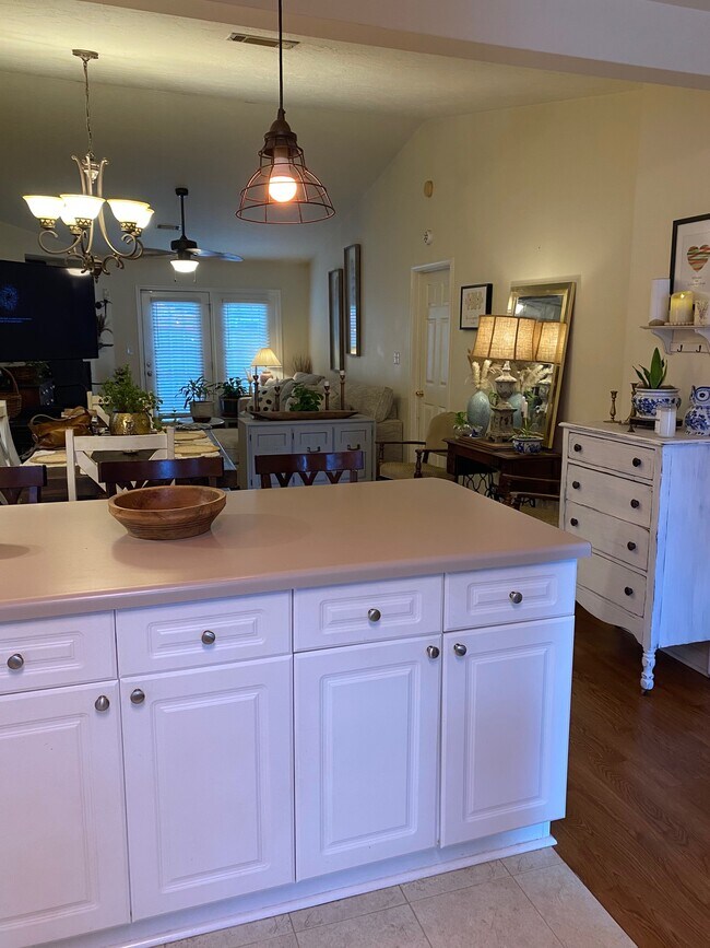 Building Photo - 401 Londonberry Dr