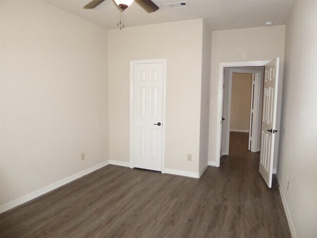 Building Photo - 10225 Wood Fern Ct