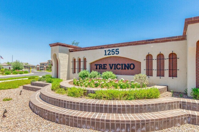 Building Photo - 1255 N Arizona Ave