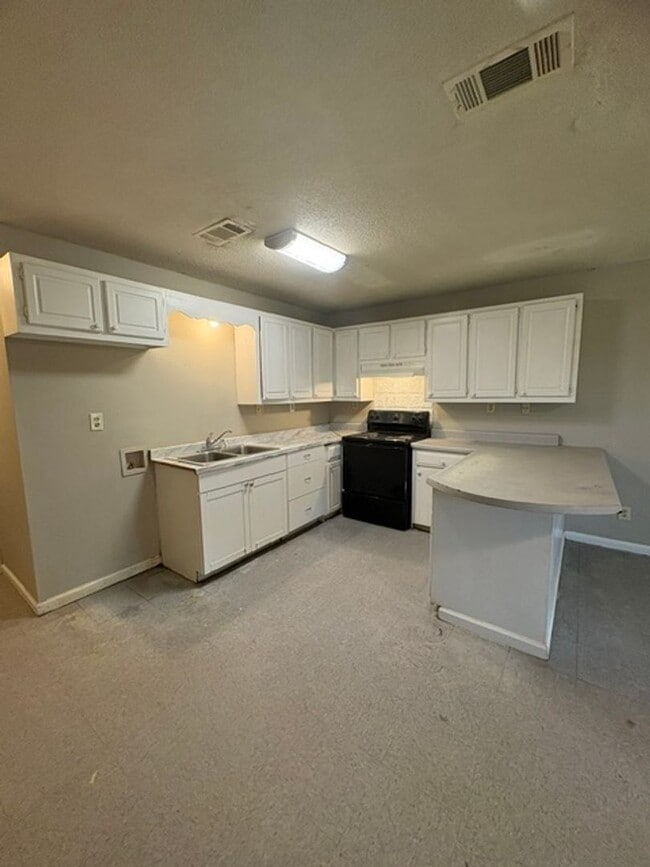 Building Photo - Renovated 3 Bedroom 2 Bath Home for Rent!