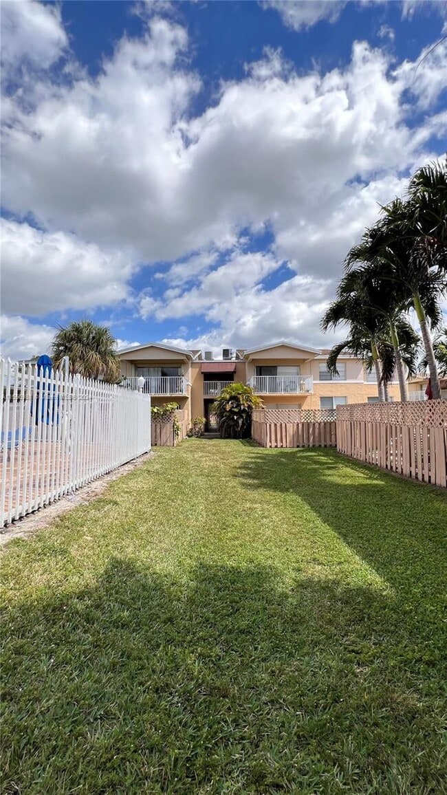 Building Photo - 4570 NW 79th Ave