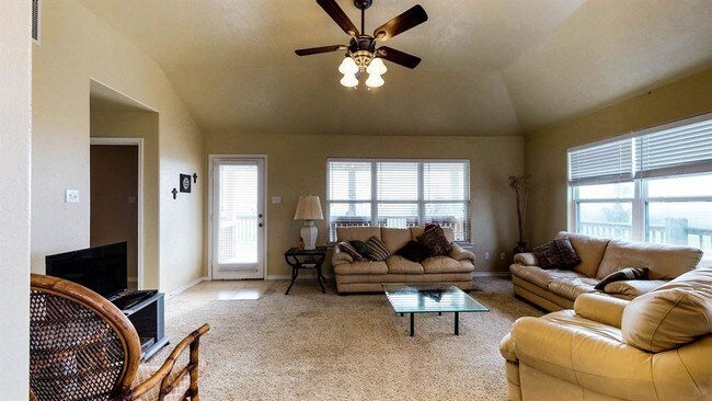 Building Photo - 909 Rancho Caribe Dr