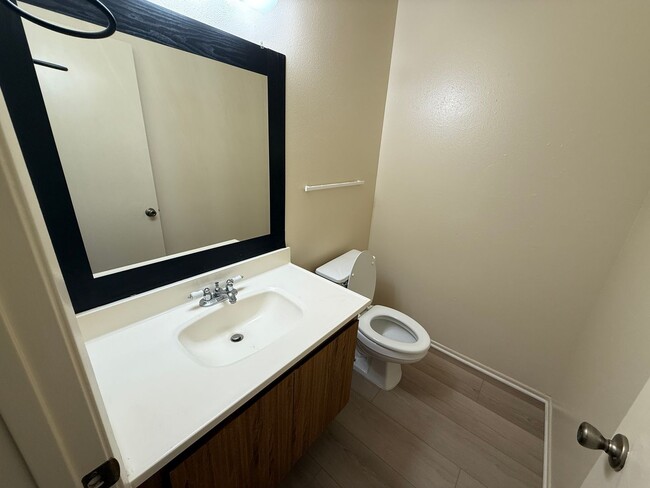 Building Photo - Beautifully Updated Camarillo Townhome