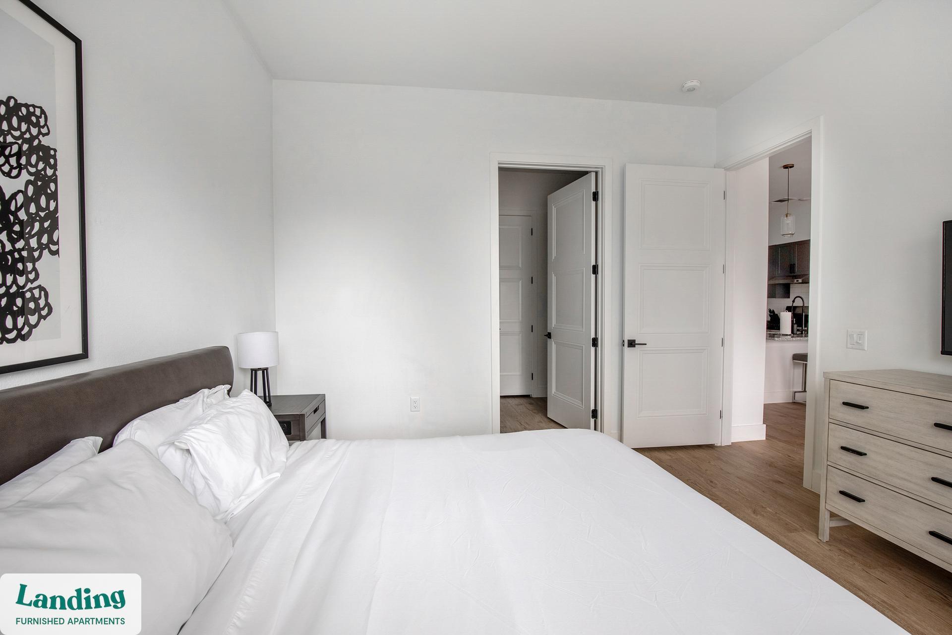 Building Photo - 650 E Sycamore St