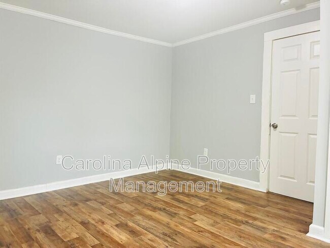 Building Photo - 409 Orange St