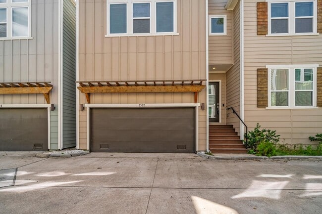 Building Photo - 3362 Pinemont Dr