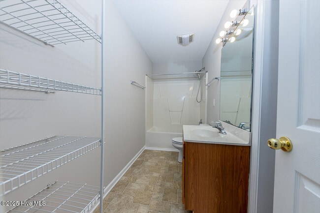 Building Photo - 139 Oakley Dr