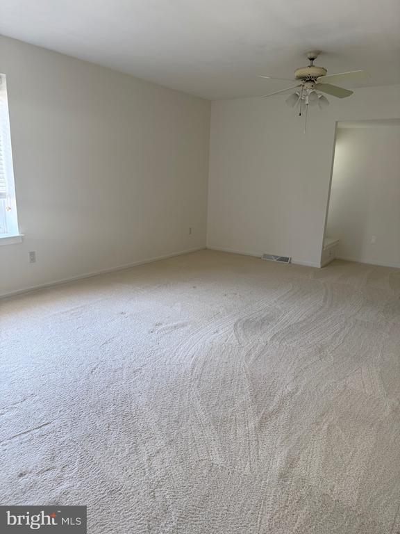 Building Photo - 14 Oak Knoll Dr