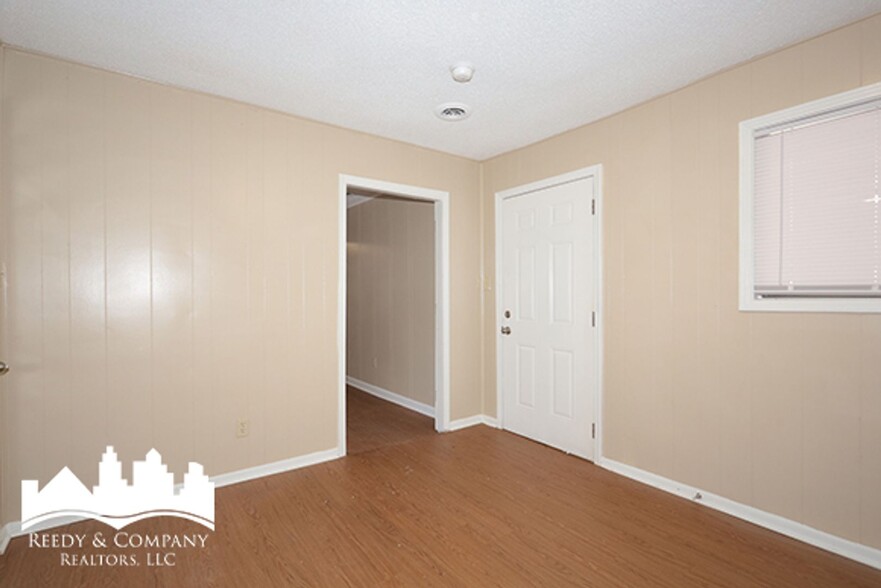 Building Photo - 2554 Henderson St
