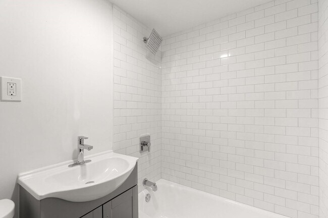Building Photo - 4925 Washington St