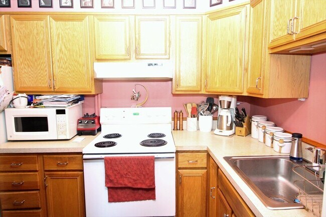 Building Photo - 1011 N Charles St