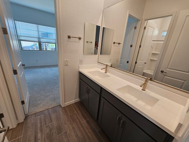 Building Photo - Wonderful new build with family fun amenities