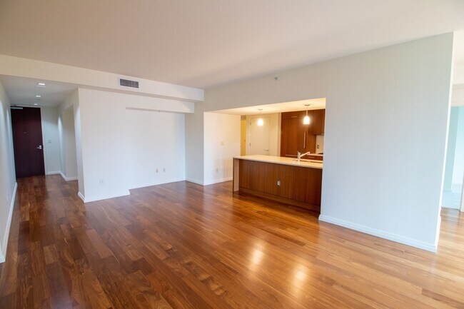 Building Photo - 1bd/1.5ba Bellevue Condo