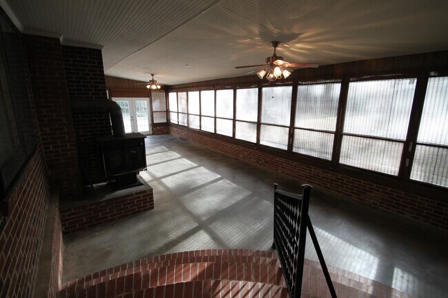 Building Photo - 2845 Blaney Rd