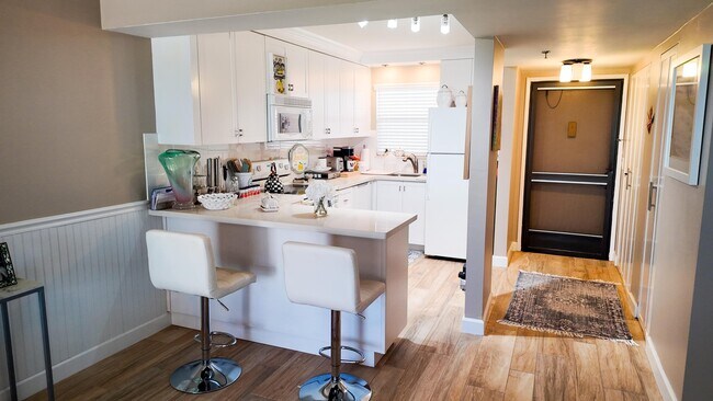 Building Photo - 4640 Lucerne Lakes Blvd W