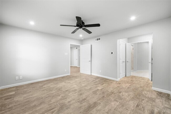 Building Photo - 6014 E University Blvd