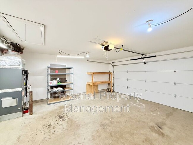 Building Photo - 10411 NE 66th St