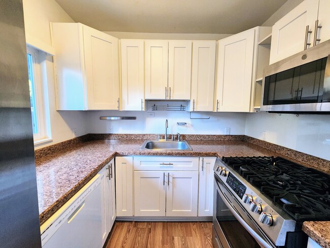 Kitchen - 16025 Lake Hills Blvd
