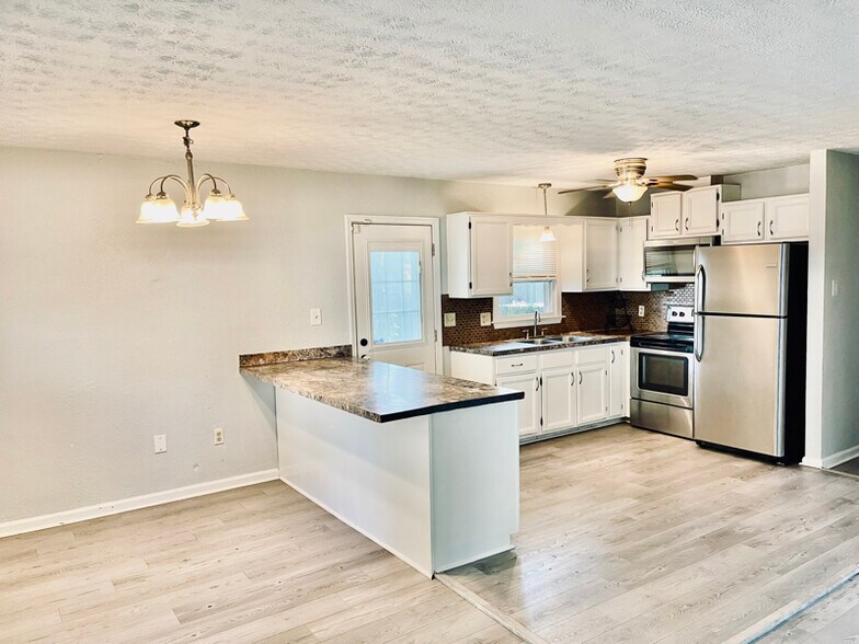 Building Photo - 1006 New St