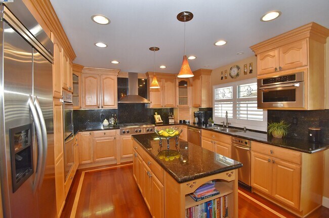 Building Photo - 204 Cypress Hills Ct