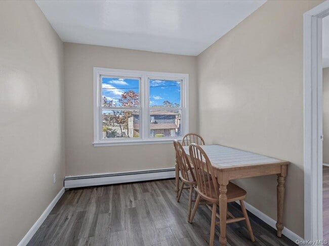 Building Photo - 1315 Dekoven St