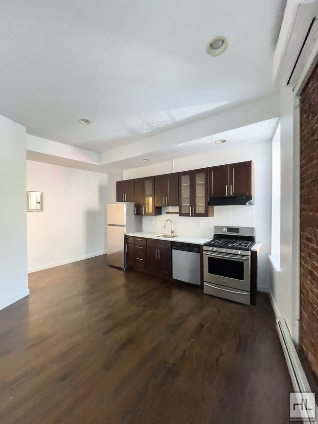 Building Photo - Fort Greene / Amazing and Spacious 3-Bed 2...