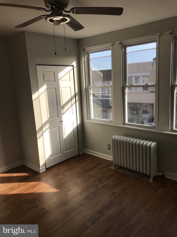 Building Photo - 5238 Glenloch St