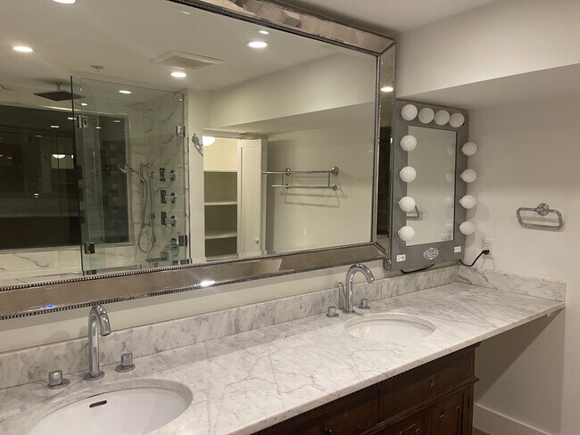 En suite bathroom Owners Suite 1 - 505 O St NW