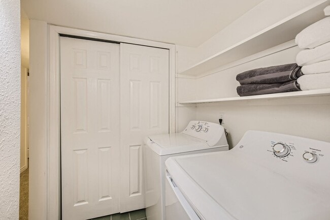 Building Photo - Spacious 4 BDR Longmont Home