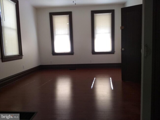 Building Photo - 221 Ann St